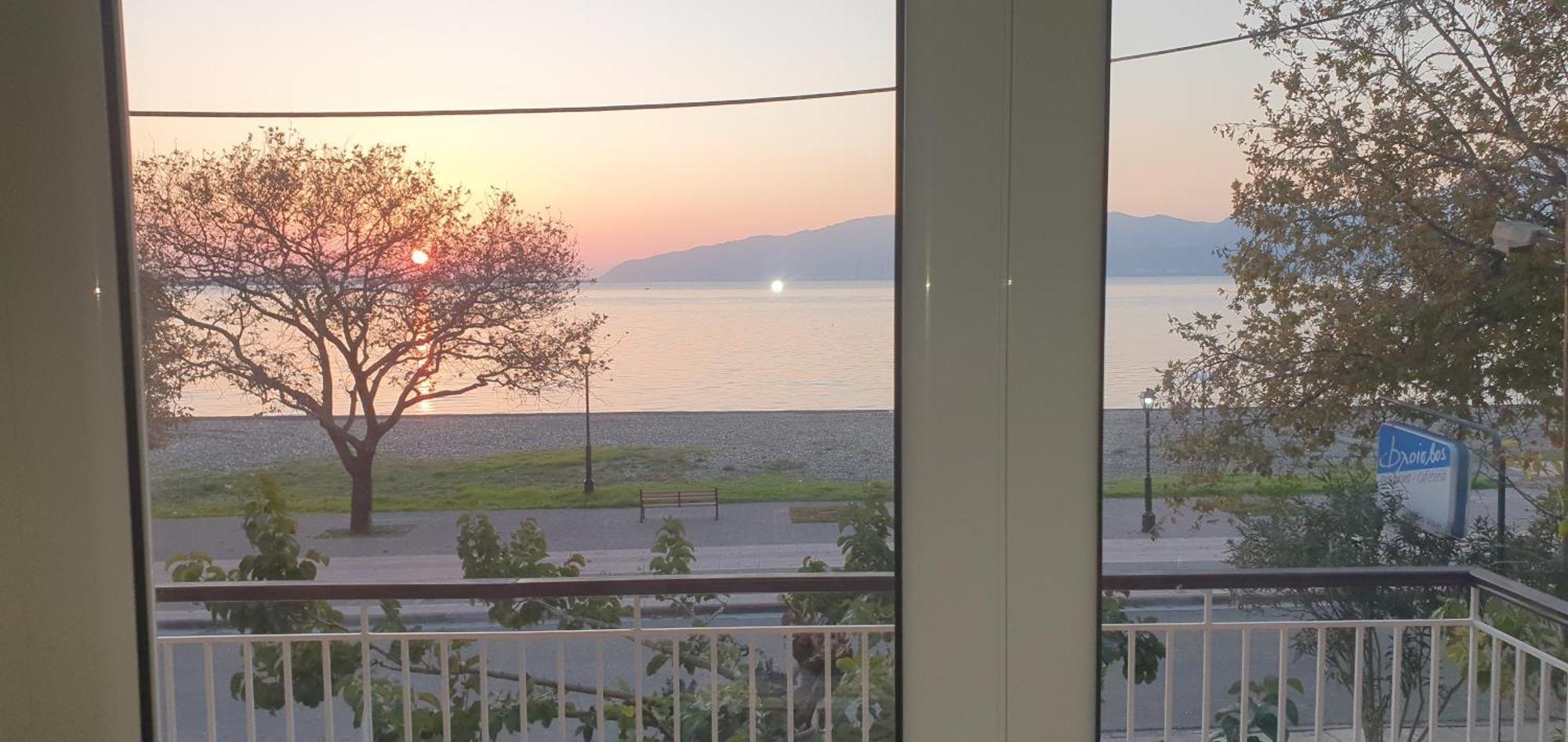 Nafpaktos Beach House Sea View Apartment First Floor Exterior photo